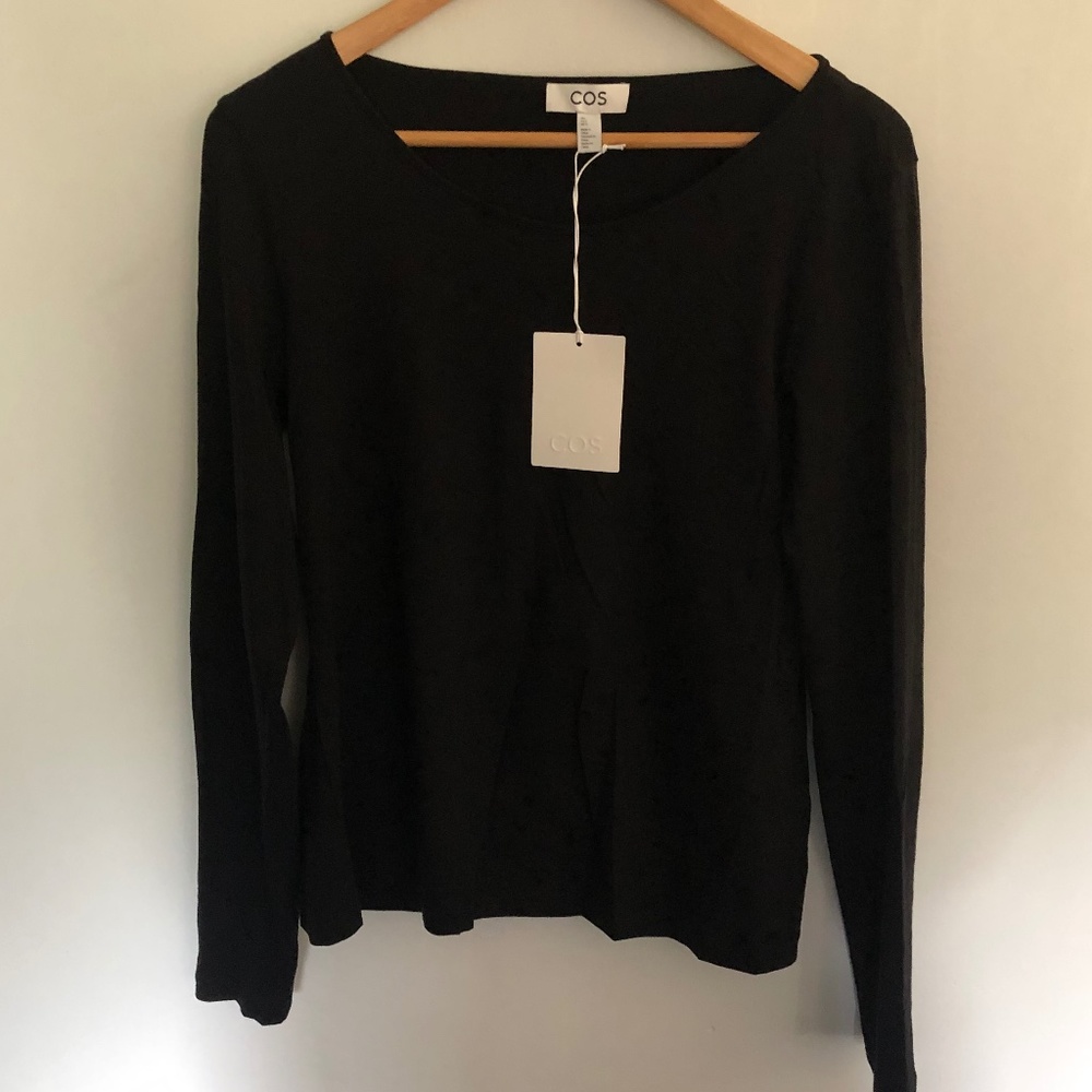 COS - Long sleeved cotton t - shirt Size LARGE. NWT